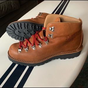 Danner Mountain Light Cascade Boots